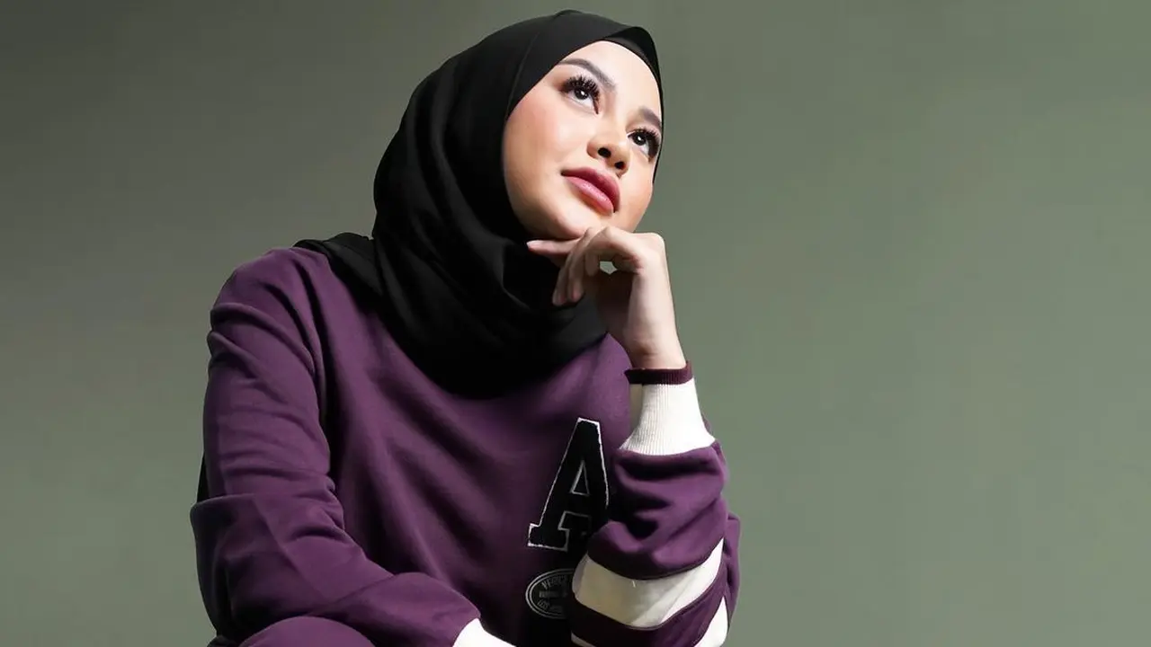 Tampilan Kece Aurel Hermansyah dengan Gaya Sporty, Sneakers Heels Seharga Motor Curi Perhatian