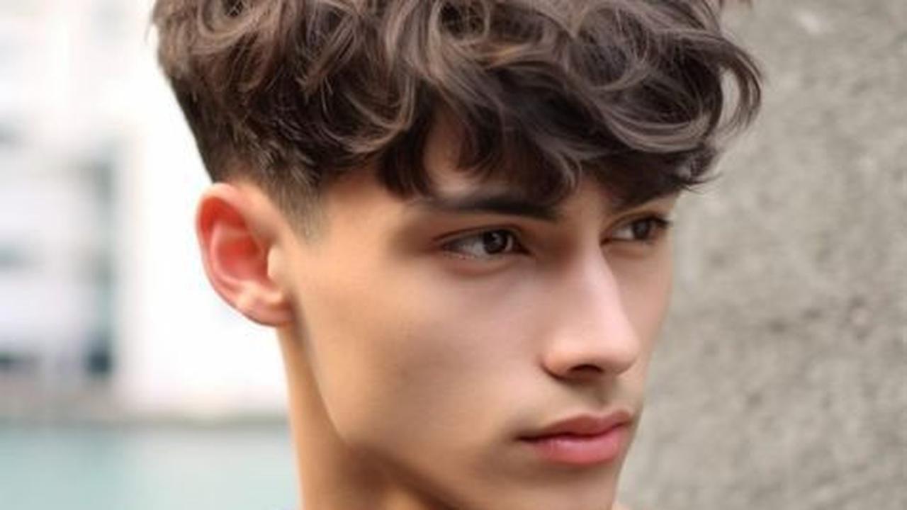 Model Gaya Rambut Pria Messy Fringe