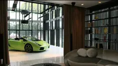Sebuah kondominium mewah di Singapura yang menawarkan kemewahan tersendiri untuk para penghuninya, yaitu menyediakan garasi yang tersambung ke setiap unit apartemen.