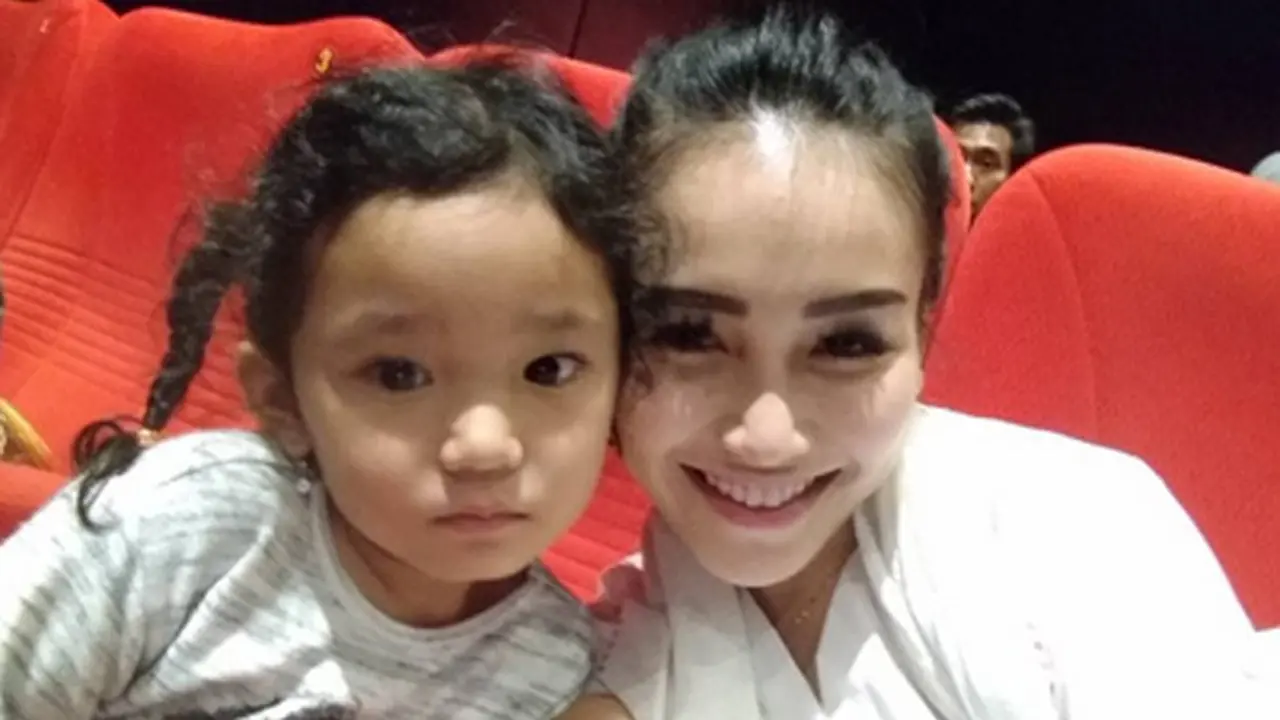 [Bintang] Ayu Ting Ting