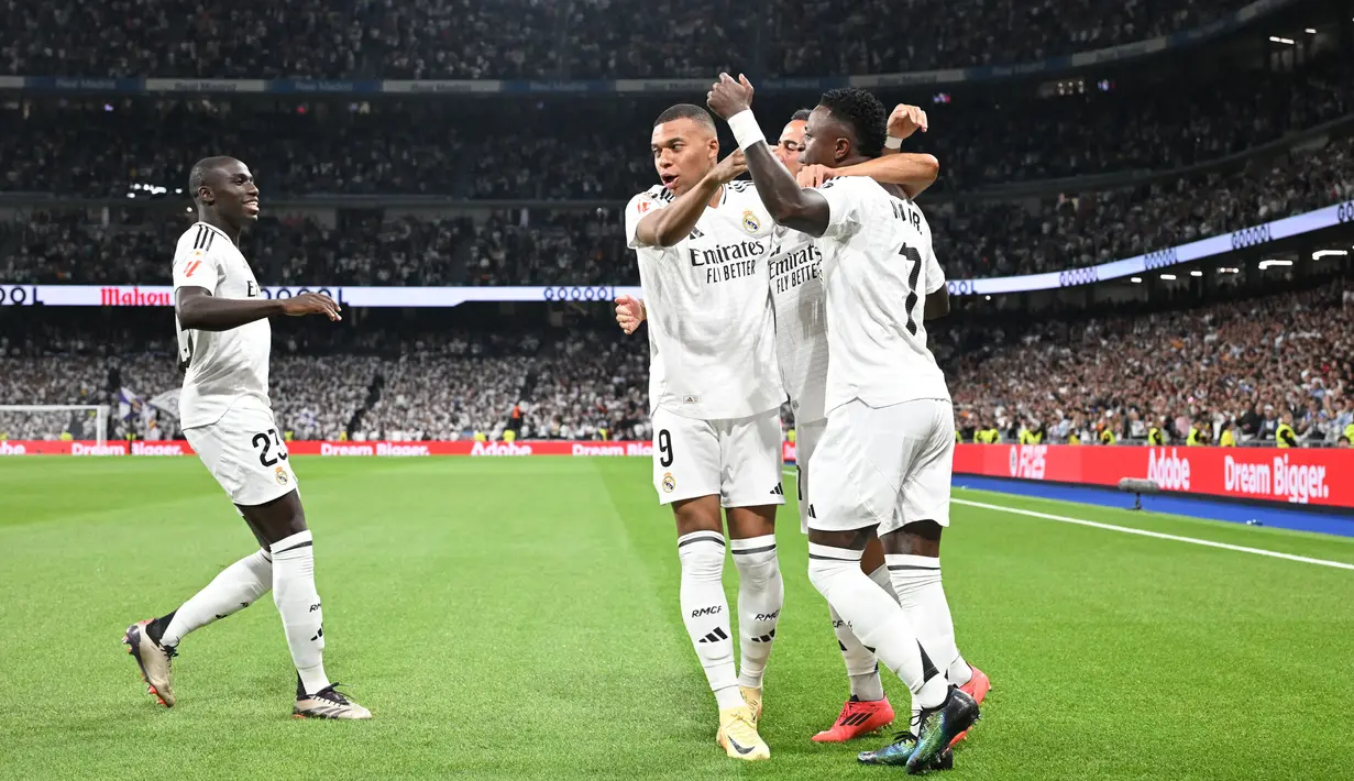 Kemenangan atas Deportivo Alaves membuat Real Madrid kokoh di peringkat dua klasemen sementara LaLiga dengan 17 poin dari tujuh pertandingan. (JAVIER SORIANO/AFP)