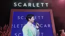 Song Joong Ki tampil dengan setelan jas abu-abu dengan kemeja putih [instagram/hi_songjoongki]