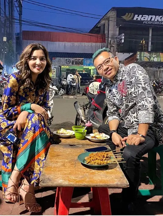 Namun pada akhirnya Ashanty menyadari, sebelum menikah dengan Anang, ia harus lebih dulu mencintai anak-anaknya (Aurel dan Azriel). Tujuannya, agar tidak ada kesan terpaksa mencintai nantinya (Instagram/aurelie.hermansyah)