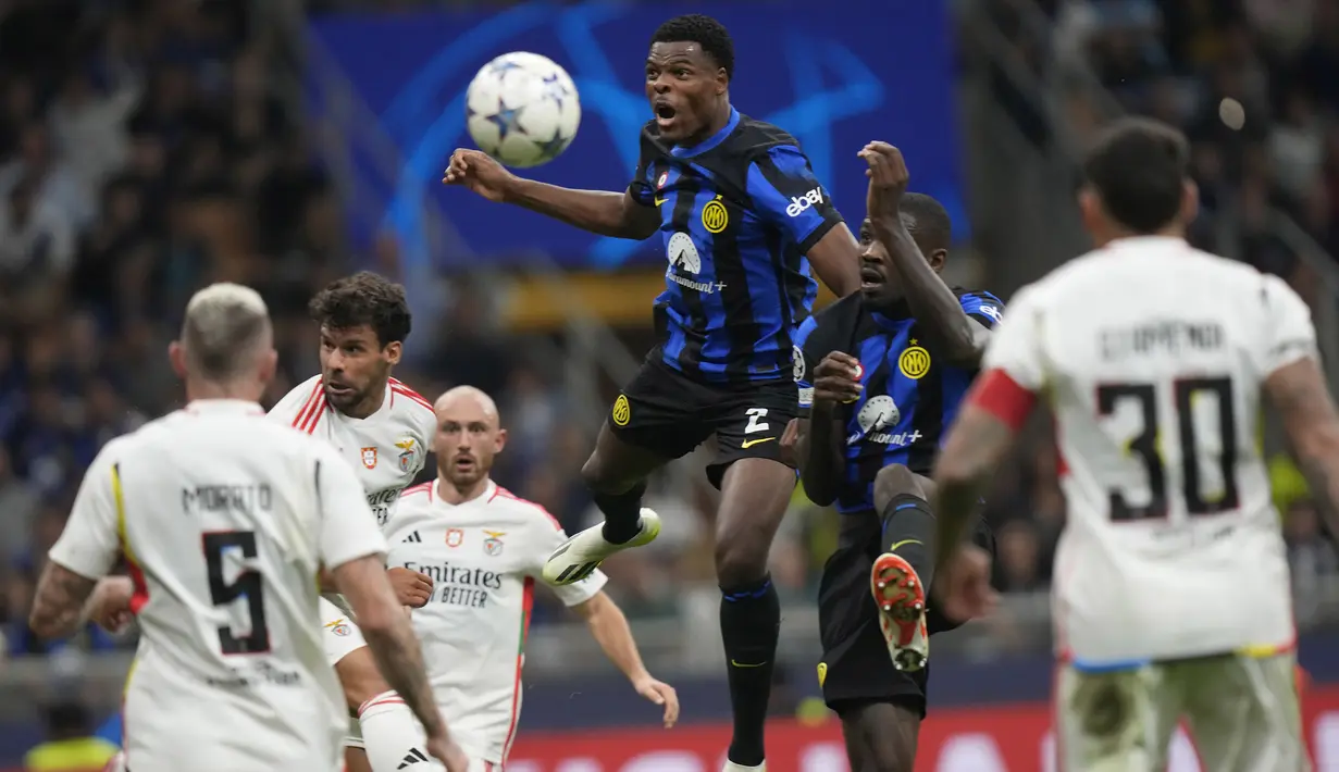 Benfica yang berlaga di Grup D menderita dua kekalahan dari FC Salzburg dan Inter Milan. Pada matchday pertama Benfica yang kedatangan tamunya FC Salzburg (21/9/2023) harus menyerah 0-2. Sementara pada matchday kedua saat bertandang ke markas Inter Milan (4/10/2023) Benfica kembali menyerah 0-1. (AP Photo/Luca Bruno)