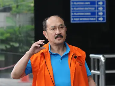 Mantan pengacara Setya Novanto (Setnov), Fredrich Yunadi saat tiba di gedung KPK untuk menjalani pemeriksaan, Jakarta, Rabu (17/1). Fredrich merupakan tersangka dugaan merintangi penyidikan e-KTP dengan tersangka Setnov. (Liputan6.com/Helmi Fithriansyah)