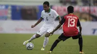 Gelandang Timnas Indonesia, Evan Dimas, mengontrol bola saat melawan Timor Leste pada laga SEA Games di Stadion MPS, Selangor, Minggu (20/8/2017). Indonesia menang 1-0 atas Timor Leste. (Bola.com/Vitalis Yogi Trisna)