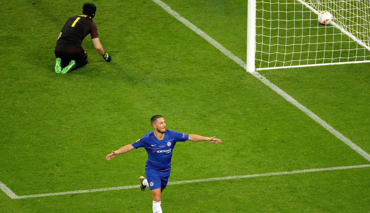 Gelandang Chelsea, Eden Hazard berselebrasi usai mencetak gol keempat timnya selama pertandingan melawan Arsenal pada Final Liga Europa di stadion Olimpiade di Baku, Azerbaijan (30/5/2019). Hazard mencetak dua gol dipertangan ini. (AP Photo/Dmitri Lovetsky)