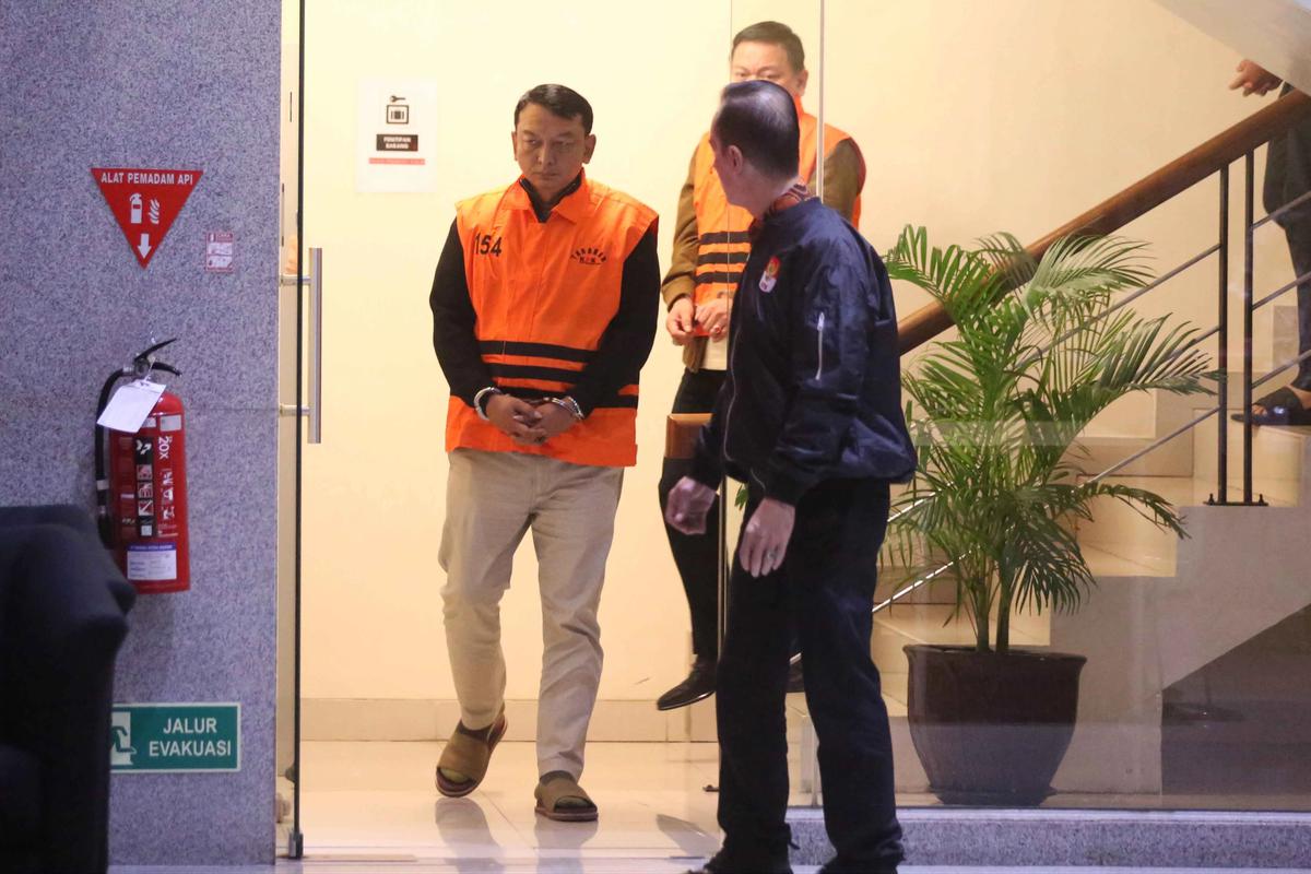 FOTO: Ketua dan Wakil Ketua Pengadilan Negeri Depok Ditahan KPK