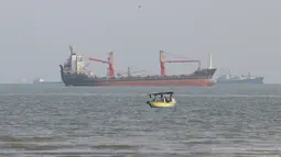 Kapal Singapura Tenggelam di Selat Hormuz, Mengapa Masih Berani Melintas?