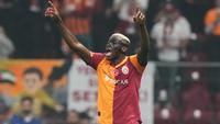 Selebrasi striker Galatasaray, Victor Osimhen, usai menjebol gawang Liverpool di Ali Sami Yen Stadium di matchday 2 league phase Liga Champions 2025/2026, Rabu (01/10/2025) dini hari WIB. (AP Photo/Francisco Seco)