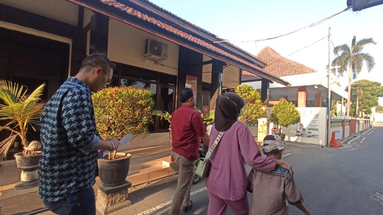 Pria yang juga menjabat sebagai Ketua Komnas Perlindungan Perempuan dan Anak Jawa Timur ini mengaku pelaporan untuk membuktikan ada tidaknya unsur pidana dalam kasus tersebut.&nbsp;<br>