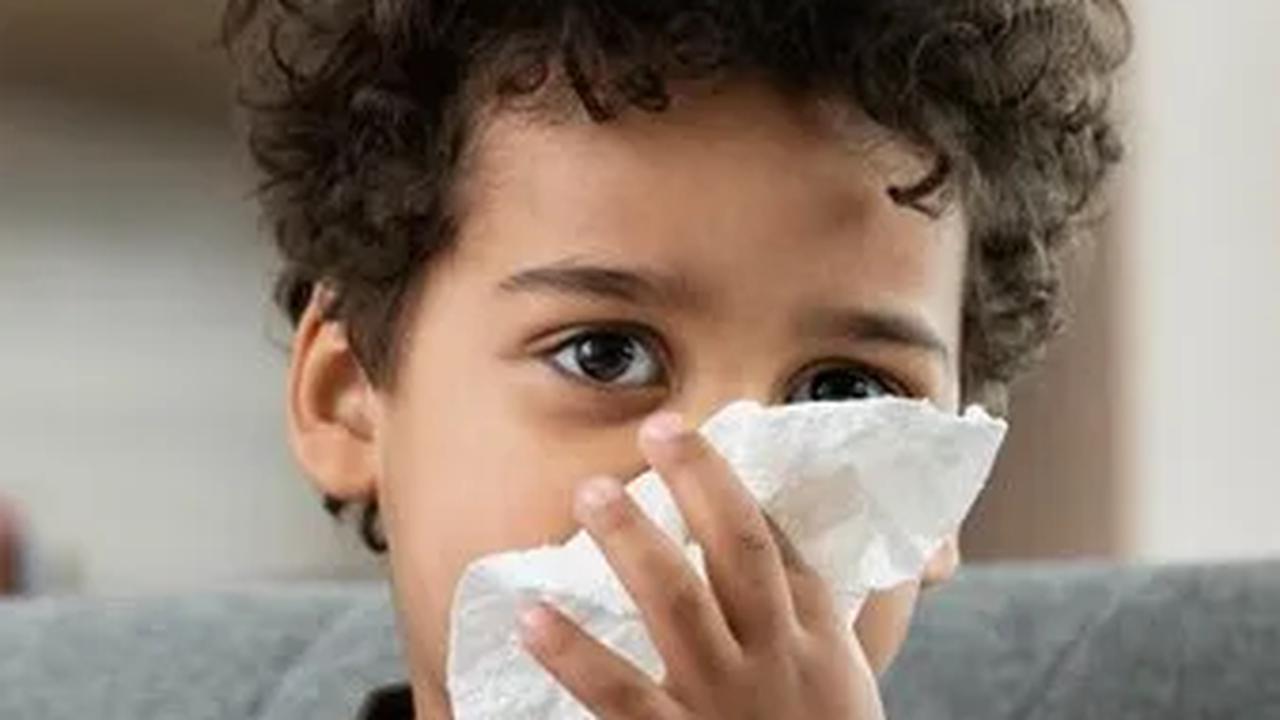 Pneumonia, khususnya bronkopneumonia, menjadi salah satu penyakit pernapasan yang sering menyerang anak-anak. Mari kita bahas lebih lanjut mengenai bronkopneumonia, penyakit yang dapat membahayakan kesehatan si kecil.