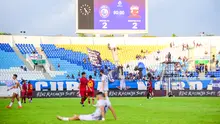 Laga bertajuk Derby Jawa Timur tersebut berakhir imbang dengan skor 2-2. Dua gol tuan rumah Arema FC dicetak oleh Iksan Lestaluhu. Sementara dua gol lawan dicetak oleh Lulinha. (Bola.com/Iwan Setiawan)