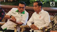 Presiden Joko Widodo atau Jokowi berbincang dengan Ketua Umum Himpunan Kerukunan Tani Indonesia (HKTI) Moeldoko saat pembukaan Asian Agriculture and Food Forum (ASAFF) 2020 di Istana Negara, Jakarta, Rabu (12/3/2020). (Liputan6.com/Faizal Fanani)