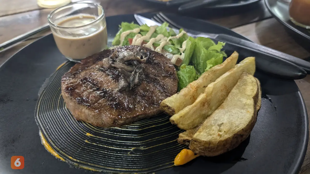 Jajal Makanan Viral Meski Sedang Diet, Memangnya Boleh?