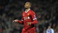 Pemain Liverpool, Daniel Sturridge berselebrasi setelah mencetak gol ke gawang Maribor pada laga lanjutan Grup E Liga Champions di Anfield, Kamis (2/11). Pasukan The Reds mengunci kemenangan dengan skor 3-0 dalam laga tersebut. (AP/Rui Vieira)