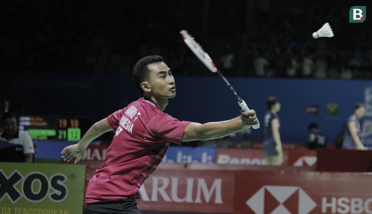 Tunggal putra Indonesia, Tommy Sugiarto, saat melawan wakil Taiwan, Chou Tien Chen, pada Indonesia Open di Istora Senayan, Kamis, (5/7/2018). Tommy SUgiarto menang 21-13 14-21 21-18. (Bola.com/M Iqbal Ichsan)