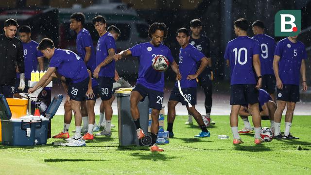 Foto: Filipina Siap Bikin Kejutan untuk Timnas Indonesia di Laga Penentu Piala AFF 2024, Berlatih di Bawah Guyuran Hujan