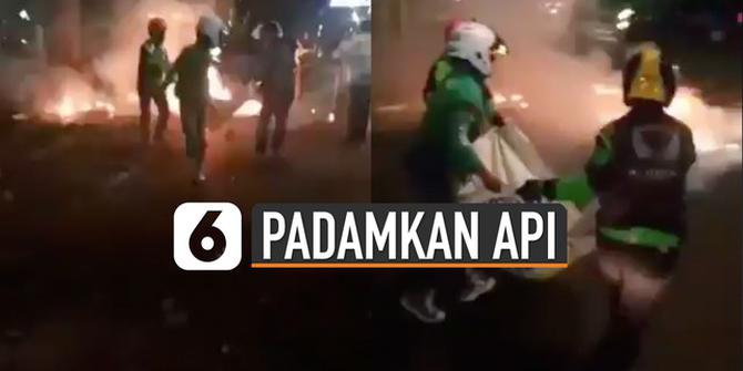 VIDEO: Viral Driver Ojol Padamkan Api Demo