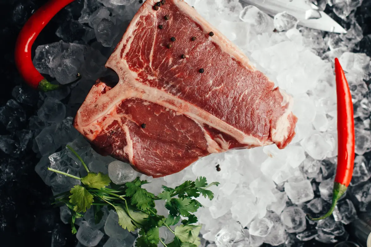 menyimpan daging di freezer