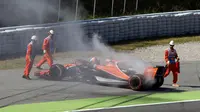 Tunggangan Fernando Alonso mengalami kerusakan di sesi latihan pertama GP Spanyol, Jumat (12/5) (Foto: motorsport.com). 
