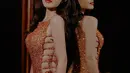 Amanda Manopo tampil glamor dengan full beads dress dari Yogie Pratama dengan cutout di pinggang. Dress cantik ini perlihatkan siluet ramping Amanda Manopo sekaligus tato di pinggang [@amandamanopo]