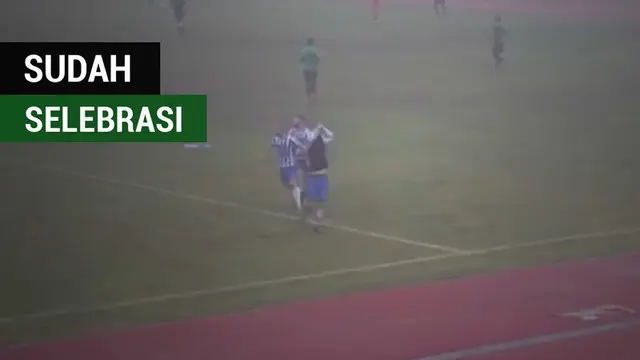 Berita video momen pemain klub Yunani sudah melakukan selebrasi padahal gol tidak jadi tercipta di Divisi 3.