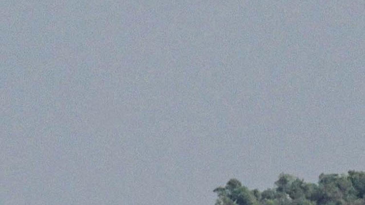 Foto-foto yang diperoleh AFP memperlihatkan helikopter militer Israel terbang di atas Jalur Gaza dan meluncurkan rudal ke berbagai sasaran.