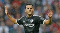 Pedro Rodriguez melakukan debut mengesankan di Chelsea saat laga Liga Premier Inggris melawan WBA di Stadion The Hawthorns, Inggris, Minggu (23/8/2015). Pada laga itu Pedro menyumbang satu gol dan assist. (Reuters/ Suzanne Plunkett)