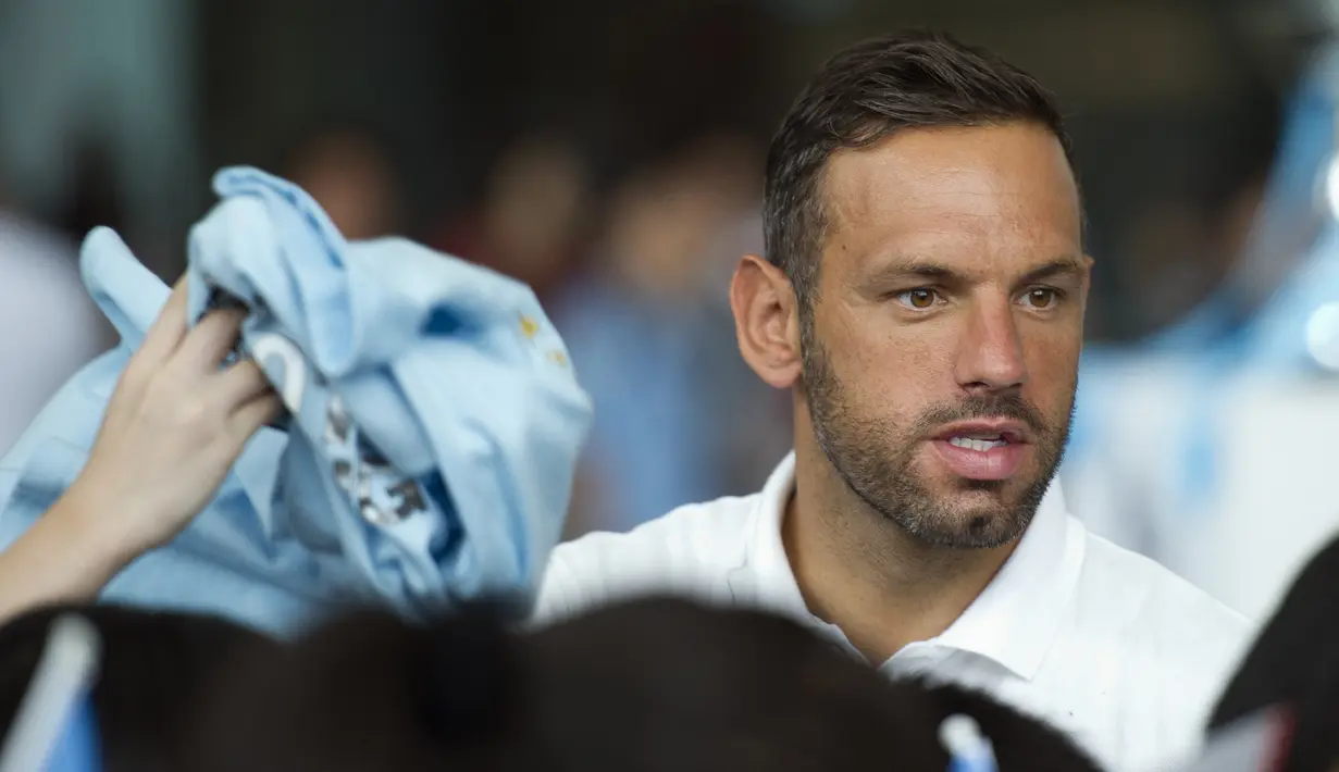 Richard Wright. Kiper Inggris berusia 44 tahun ini memutuskan bergabung dengan Manchester City pada awal musim 2012/2013 usai meninggalkan Preston dengan status bebas transfer. Ia memperkuat The Citizens selama 4 musim, namun tak sekalipun tampil di laga resmi bersama Manchester City. Pada Juli 2016 ia memutuskan pensiun bersama Mancity dan saat ini menjabat sebagai pelatih kiper di tim utama Manchester City sejak Juli 2018. (AFP/Karim Sahib)