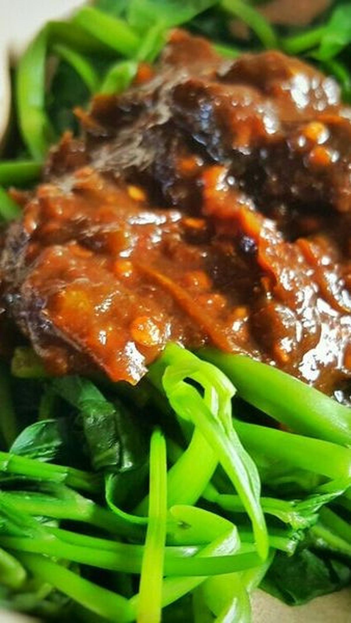 6. Kangkung Bumbu Rujak