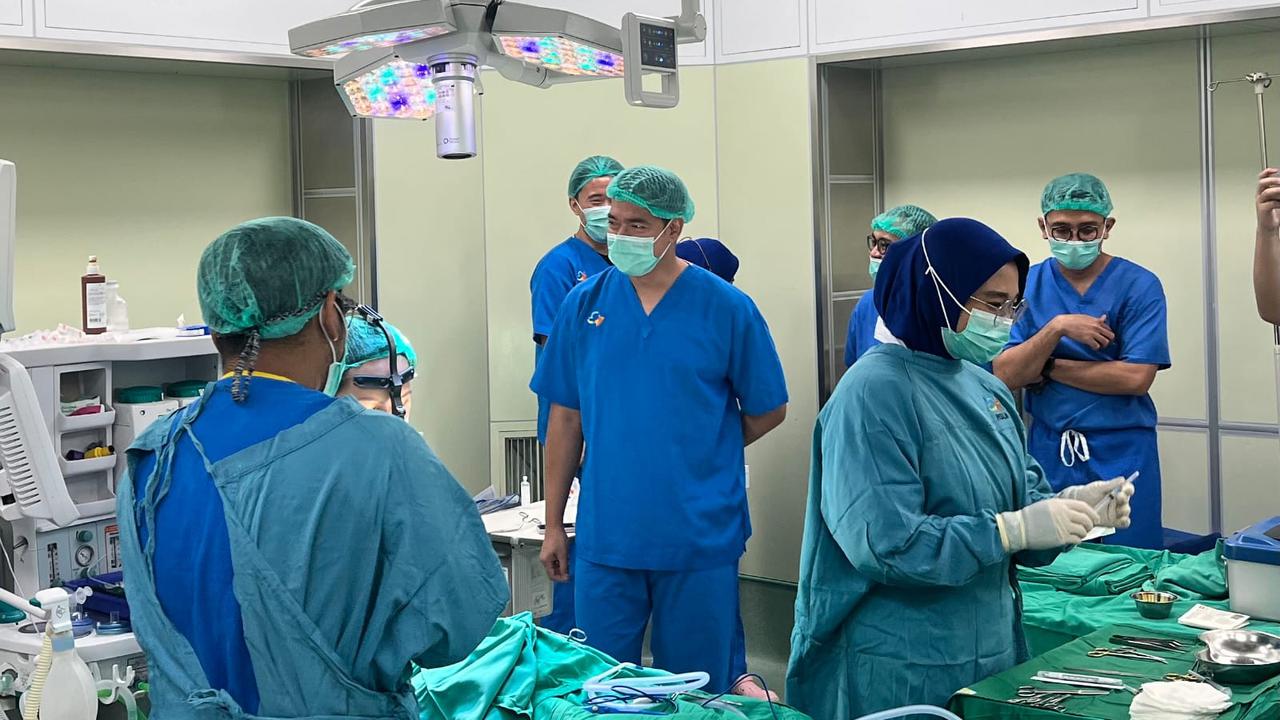 Tingkatkan Kualitas Kesehatan Masyarakat, FKUI Gelar Operasi Bibir Sumbing Gratis