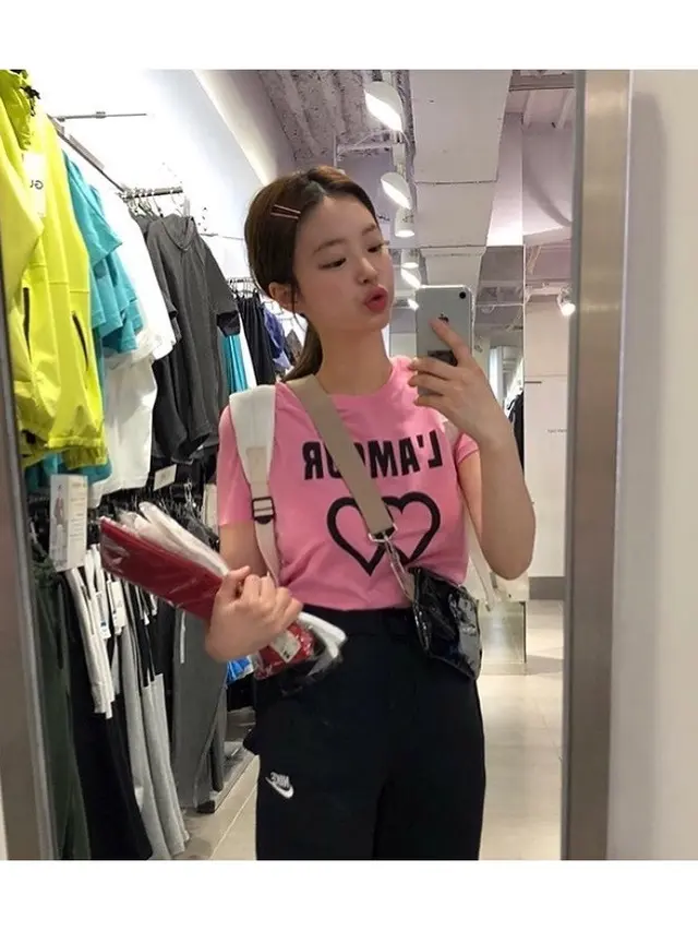 Potret Kang Lee Seul, Model Online Shop yang Mirip Jennie Blackpink