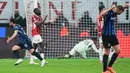 Kedua tim menciptakan sejumlah peluang. Sayangnya pada akhirnya laga ini berakhir imbang 1-1 saja. (AP Photo/Antonio Calanni)