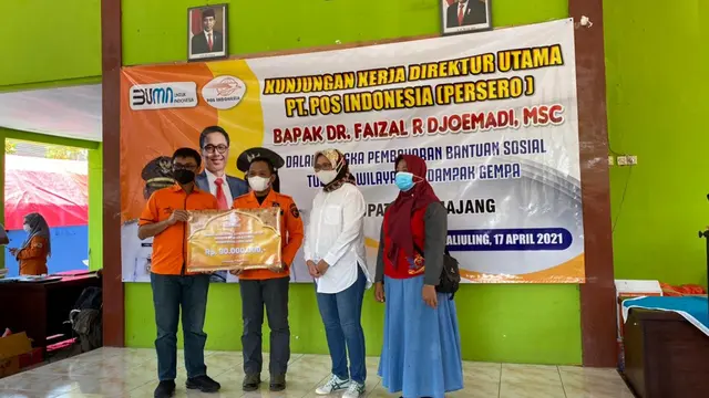 Pos Indonesia Salurkan Bantuan kepada Korban Bencana di Lumajang