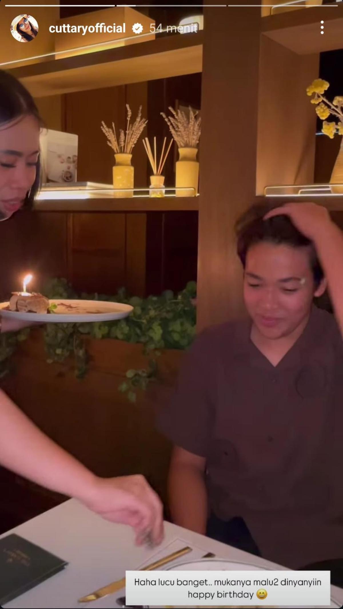 Potret Cut Tari dan Richard Kevin Rayakan Ulang Tahun Anak, Lakukan Dinner Keluarga