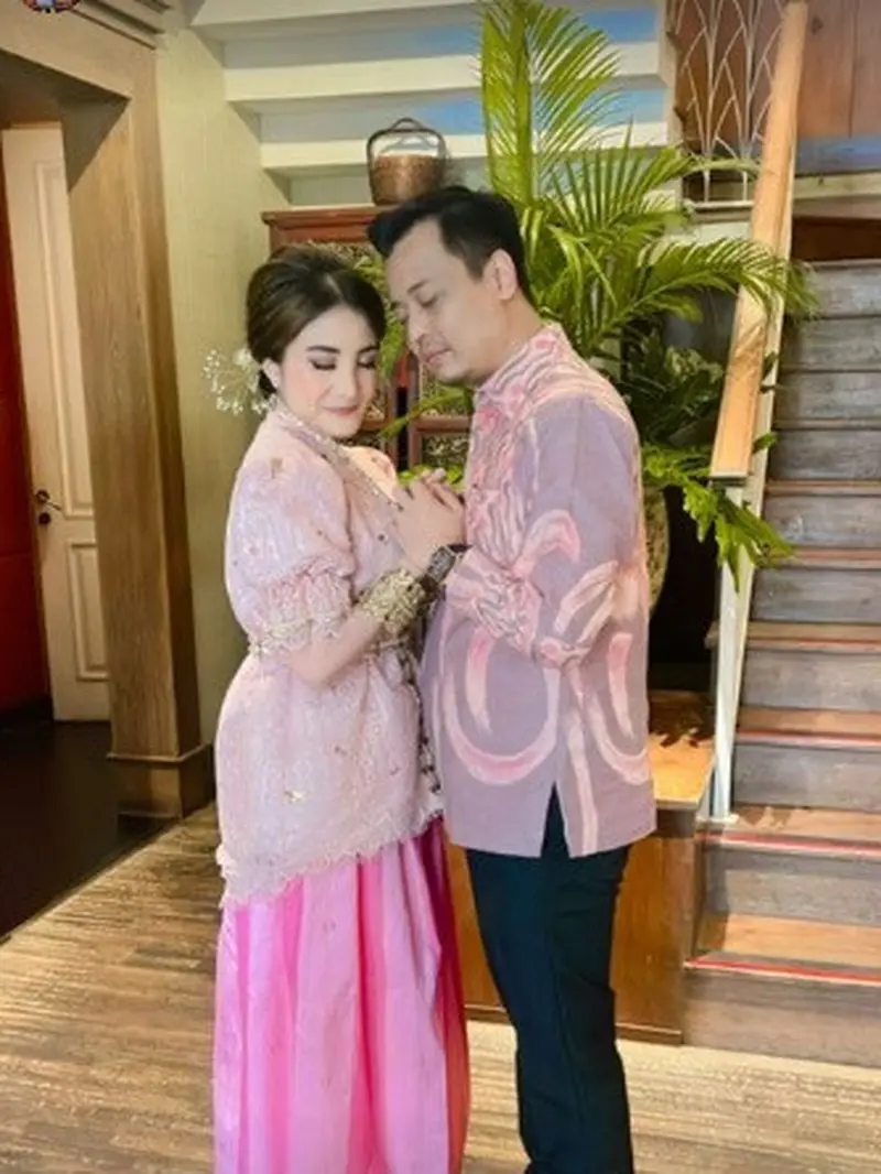 Kiki Amalia dan Agung Nugraha gelar acara lamaran (Foto: Instagram jimtix168)