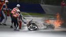 Balapan akan dilanjutkan berdasarkan starting grid awal dan balapan akan belangsung dengan 27 lap. (Foto: AFP/Joe Klamar)