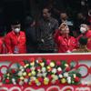 Presiden Joko Widodo atau Jokowi (tengah kanan) berbincang dengan Ketua DPR RI yang juga menjabat sebagai Ketua DPP PDIP Puan Maharani usai hadir dalam pemembuka Rakernas II PDIP di Jakarta, Selasa (21/6/2022). Rakernas PDIP kali ini mengusung tema "Desa Kuat, Indonesia Maju dan Berdaulat".  (Liputan6.com/Faizal Fanani)