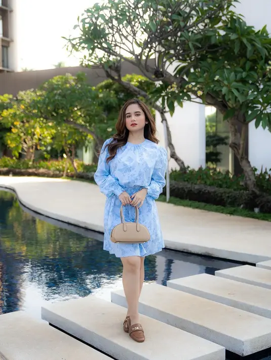 Setiap kali tampil di depan kamera, sudah tentu wajahnya dirias dengan berbagai makeup look yang sempurna. [@tissabiani].