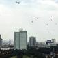 Helikopter lalu lalang di langit Jakarta. (Liputan6.com/Shinta Sinaga)