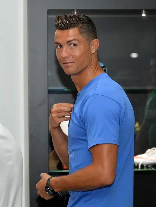 Seperti yang diwartakan oleh Hollywoodlife, Kim Kardashian sangat terkesan dengan tingkah laku dan tutur bicara Cristiano Ronaldo yang sangat santun. (AFP/Bintang.com) 