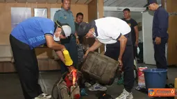 Diskes Kolinlamil Melaksanakan Fogging di KRI Tanjung Nusanive-973
