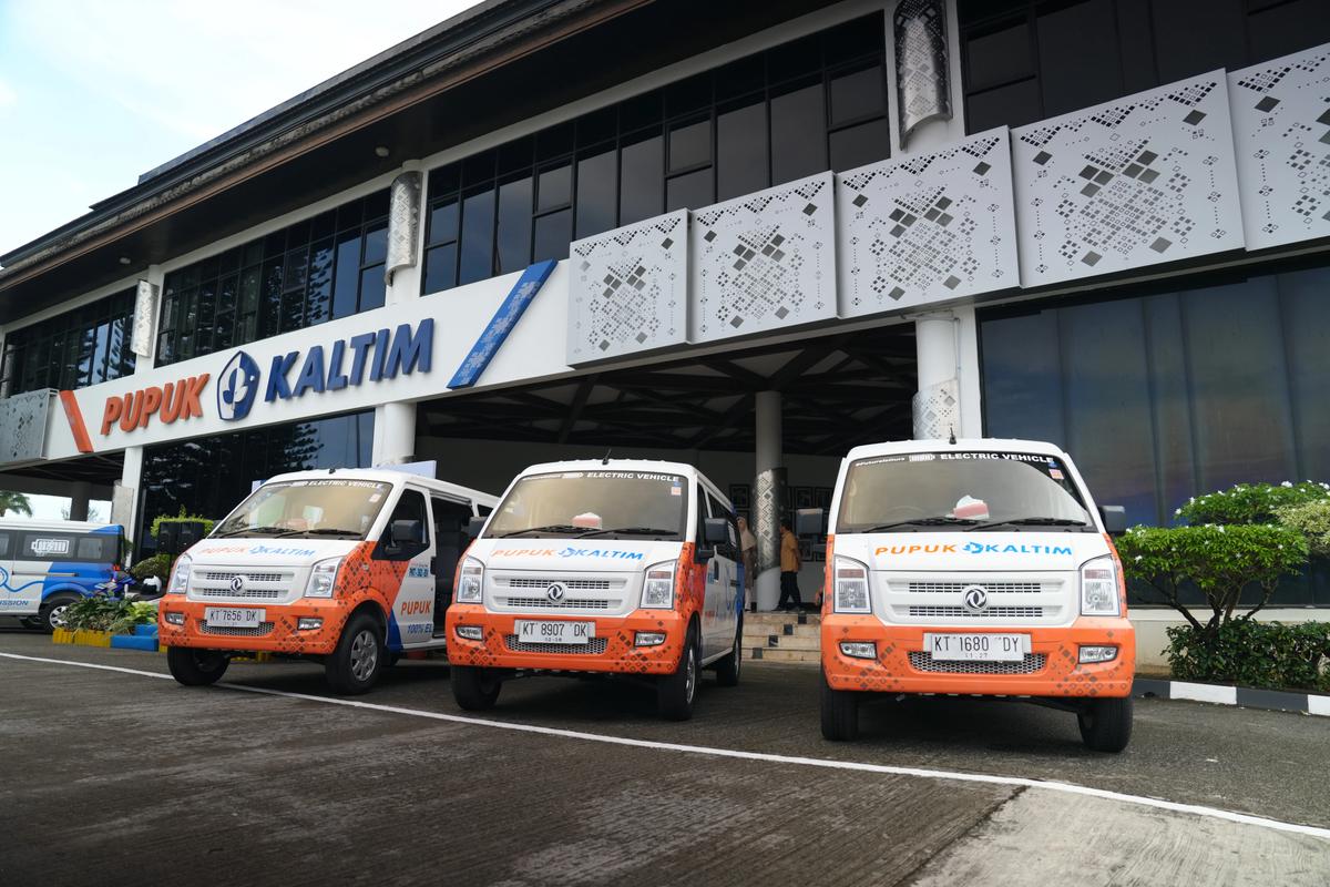 PT Pupuk Kalimantan Timur (Pupuk Kaltim) launching penggunaan mobil listrik sebagai kendaraan operasional di kawasan perusahaan