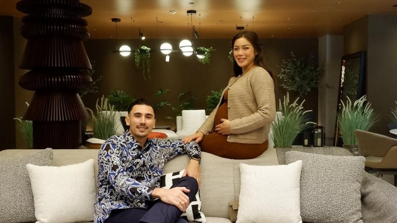 Potret Mesra Vincent Verhaag dan Jessica Iskandar, Disebut Jadi Suami dan Ayah Terbaik Oleh Netizen
