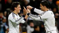 Mesut Ozil dan Cristiano Ronaldo (soccerisma)