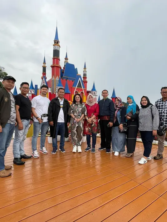 Dewi Perssik (Instagram/dewiperssikreal.new)