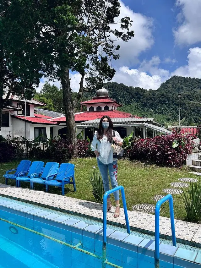 Tamara Bleszynski berfoto di hotelnya. (Foto:Instagram/@tamarableszynskiofficial)