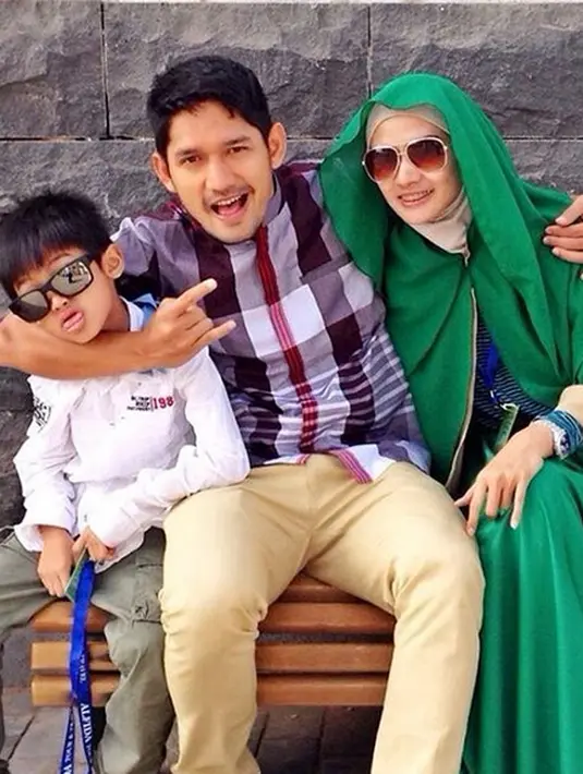 "Ya itu digugurkan (gugatan cerai dan saksi semua). Karena bisa jadi ketidakhadiran mereka berdua karena adanya itikad damai," ujar Jarkasih. (Instagram/maulajamilo11)