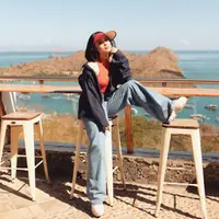 Cindercella dengan celana jins. (Instagram/cindercella).